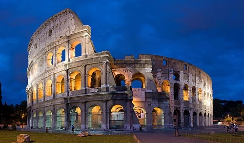Colosseum_in_Rome April_2007 1 _copie_2B.jpg